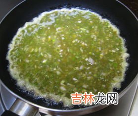 煎鸡蛋要放油吗,早餐机煎鸡蛋要放油吗