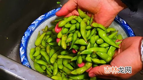 怎么煮毛豆翠绿不变黄,做水煮毛豆,切记不要直接下锅煮,哪3个妙招,翠绿入味不发黄?