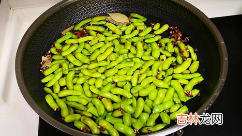 怎么煮毛豆翠绿不变黄,做水煮毛豆,切记不要直接下锅煮,哪3个妙招,翠绿入味不发黄?