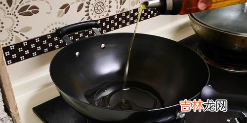 新铁锅第一次怎么开锅,新买的铁锅怎么开锅 新买的铁锅开锅方法