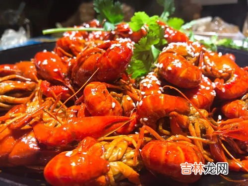 小龙虾头能吃吗怎么吃,小龙虾可以吃头吗？小龙虾的头部能吃吗？