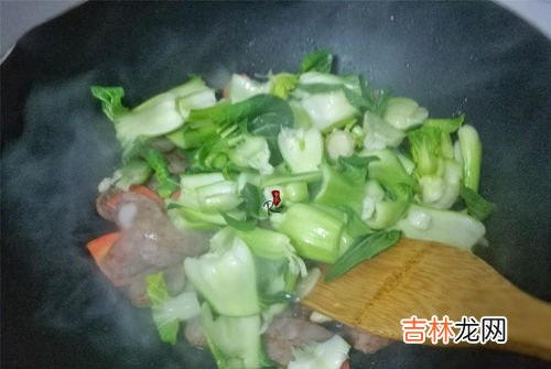萝卜腊肠米饭怎么做,香肠胡萝卜焖饭的做法