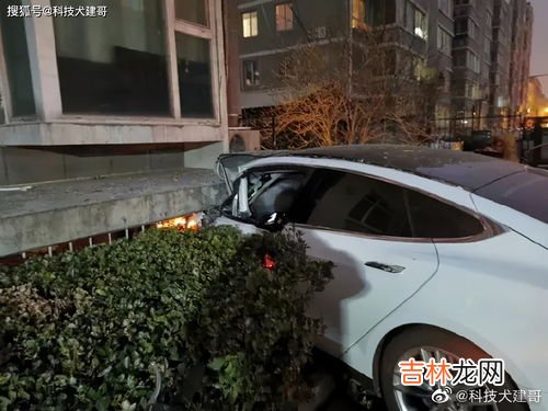 特斯拉频频失控真正原因是什么,特斯拉ModelY被曝突然失控加速撞墙，为何该类型的车屡屡出现问题？