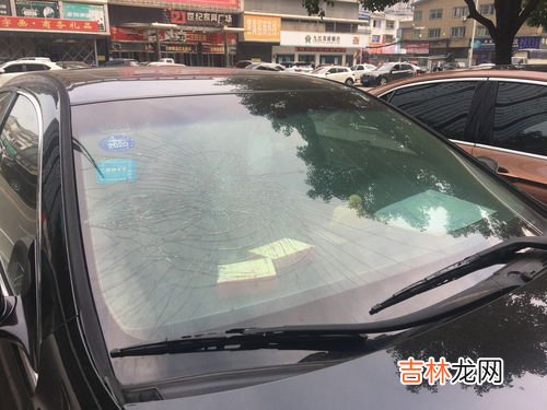 汽车前挡风玻璃需要贴膜吗,汽车挡风玻璃为什么要贴膜?