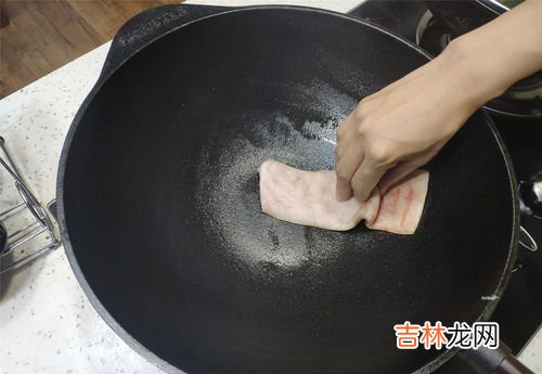 炒菜锅生锈了还可以用吗,铁锅生锈之后还能再次使用吗？