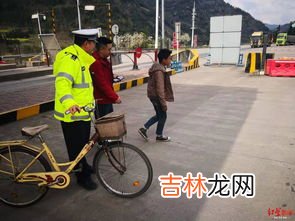 上高速被拦导致摔倒如何划分责任,高速撞人责任怎么划分