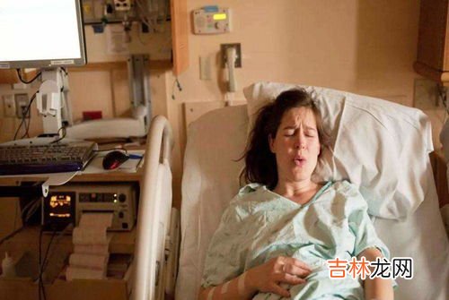 孕妇如厕时生产应该怎么办,产褥感染会严重影响到产妇的身体健康，产褥热应当如何预防呢？