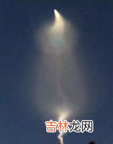多地出现不明飞行物是因为什么因素,新疆多地现巨大发光不明飞行物，真的与外星人有关吗？你的猜测是啥？