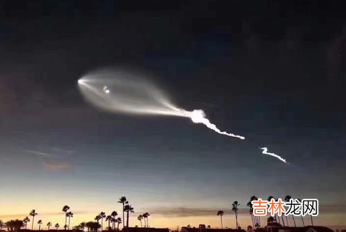 多地出现不明飞行物是因为什么因素,新疆多地现巨大发光不明飞行物,真的与外星人有关吗?你的猜测是啥?