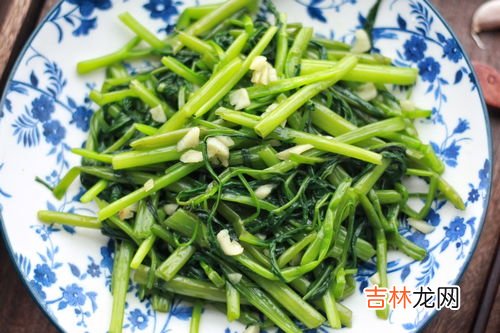 空心菜要焯水要不要过冷水,怎么让焯水空心菜不变色呢?