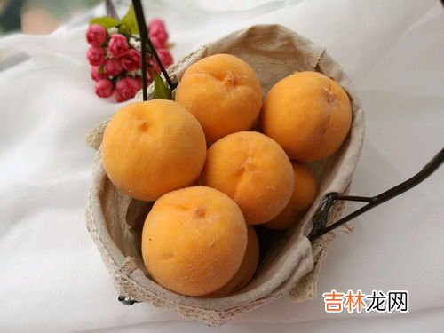 黄桃酸放几天会甜吗,黄桃里面变红能吃吗 黄桃变红了还能放多久