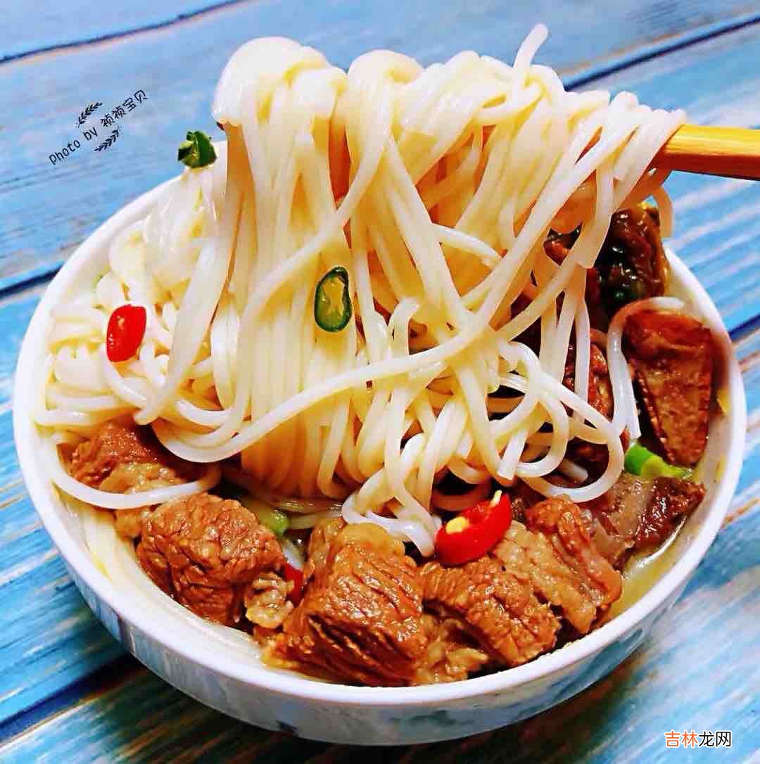 老坛酸菜牛肉面做法,来看看怎么做出美味的酸菜牛肉面