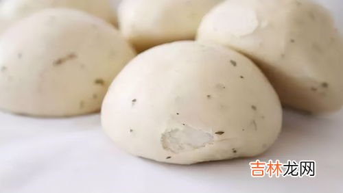 馒头发霉了去掉皮还能吃吗,馒头长霉点了。去掉霉点剩余的可以吃吗?