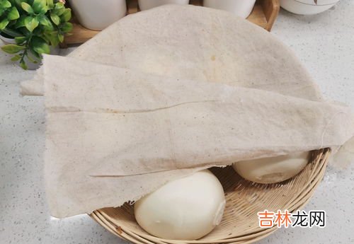 馒头发霉了去掉皮还能吃吗,馒头长霉点了。去掉霉点剩余的可以吃吗?