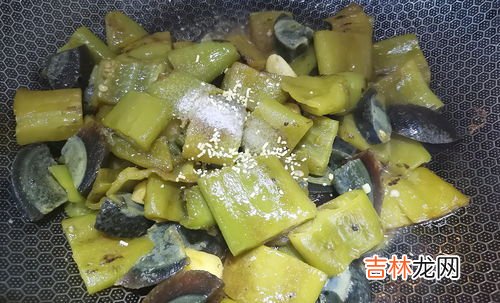 松花蛋可以炒着吃吗,皮蛋可以炒菜吃吗