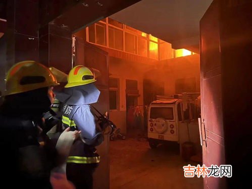 室内起火时为什么不能急于打开门窗,屋内发生火灾为什么会打不开房门