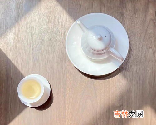 喝茶时应当喝什么温度的芭芭农场,喝茶时，人口感最好的温度是多少？就是茶水在多少度时，人的口感最佳？