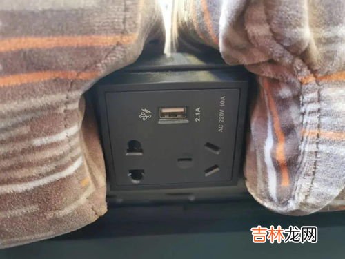 高铁上有充电的地方吗,高铁上有充电的地方吗?