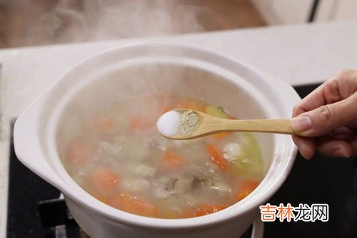 怎样煮羊肉汤更鲜更白去腥,煮羊汤去膻味,用什么方法好?