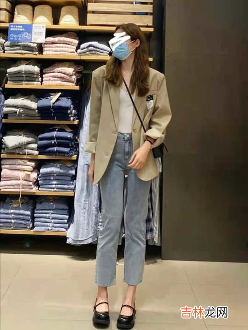 蓝色上衣搭什么颜色裤子好看,蓝色衣服配什么颜色裤子 蓝色上衣搭配什么颜色的裤子好看