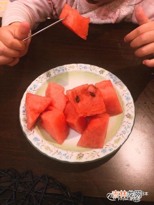 芒果可以和皮蛋一起吃,皮蛋不宜与什么食物同食？