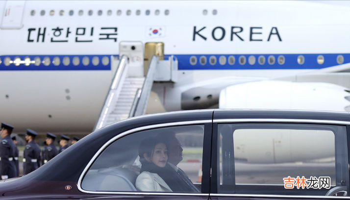 韩国 韩国第一夫人英国首秀来啦！抵达后就开始营业，紫裙新造型超惊艳