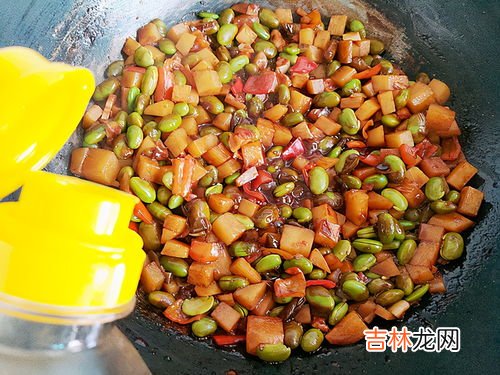 皮蛋可以和土豆一起吃吗,皮蛋和土豆一起吃会中毒吗