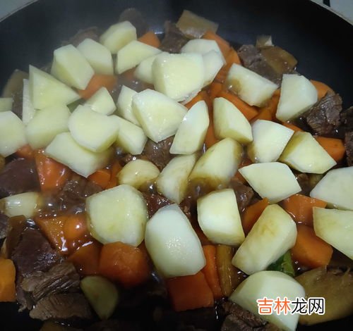 皮蛋可以和土豆一起吃吗,皮蛋和土豆一起吃会中毒吗