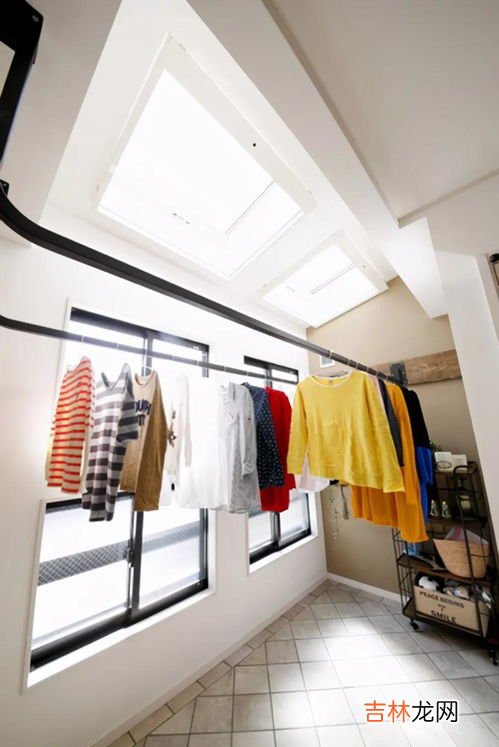 回南天衣服晾室内好,回南天衣服臭能穿吗 回南天衣服臭味怎么去除