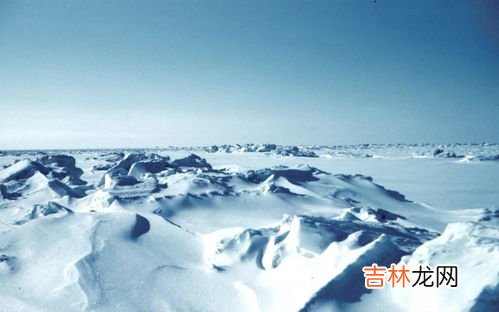 为什么在北极太阳起码在大半年不下落,为什么北极的夏天太阳总不落山?
