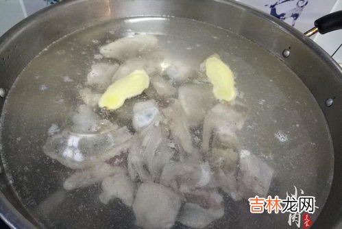 冬瓜和白萝卜可以一起炖排骨吗 冬瓜和胡萝卜能一起炖排骨吗,冬瓜和胡萝卜能不能一起炖排骨