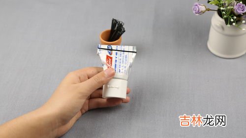 牙膏尾部的颜色代表什么意思,牙膏尾部的颜色条代表什么