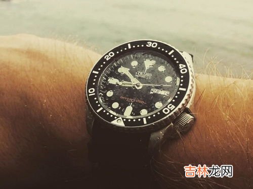 手表起雾气是正常现象吗,劳力士手表起雾正常吗?