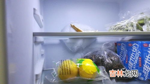 风冷冰箱冷藏室有水珠正常吗,冰箱冷藏室为什么璧上会有水珠?