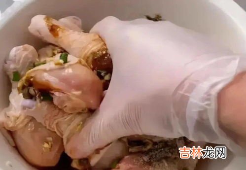 炸鸡腿没有淀粉可以用面粉代替吗,炸鸡腿应该用淀粉还是面粉裹?