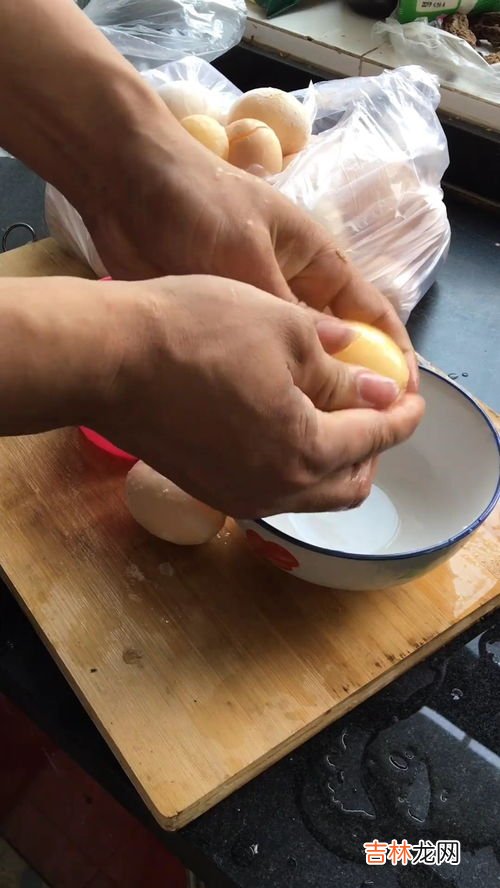 鸡蛋可以放冰冻吗,生鸡蛋可以放在冰箱冷藏室储存吗?
