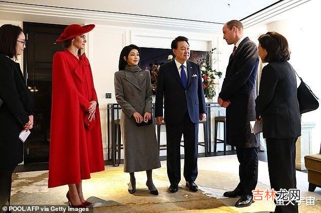护肤品 凯特王妃迎接韩国第一夫人，罕见造型很惹眼，小10岁却难显年轻
