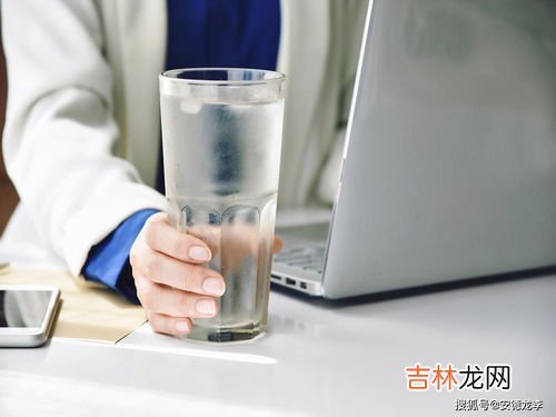 开水和冷水混合一起喝可以吗,热水和凉水能混在一起喝吗 热水和凉水可以混在一起喝吗