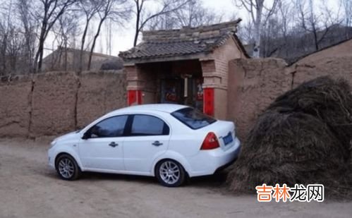 年轻农民买车真的要比买房划算吗,很多农村亲戚都买车了，为什么他们宁愿买车也不买房呢？