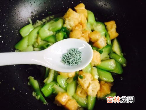 豆角和丝瓜能一起炒着吃吗,丝瓜和豆角能一起吃吗