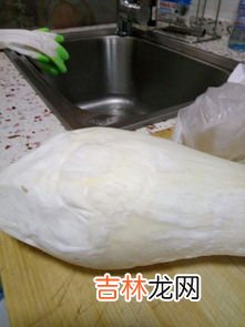 蘑菇放冰箱长白毛能吃吗,蘑菇放冰箱里长出了白毛还能吃吗