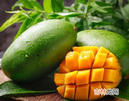 芒果青色的可以吃吗,芒果一半青一半黄可以吃吗?