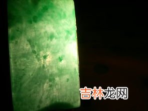 紫光灯能鉴定翡翠的真假吗,用紫光灯怎么看翡翠的真假？