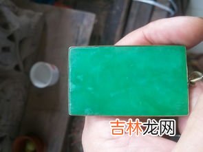 紫光灯能鉴定翡翠的真假吗,用紫光灯怎么看翡翠的真假？