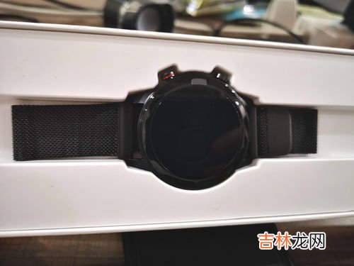 手表松一点好还是紧一点好,手表戴松一点好,还是紧一点好?什么样为标准?
