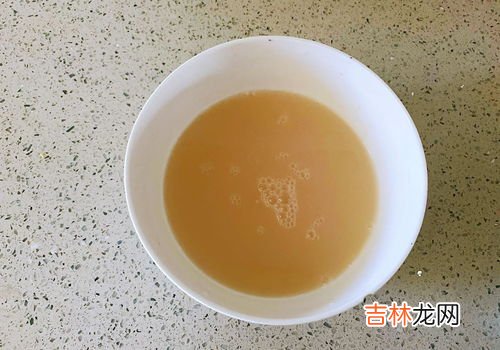 夏天酵母用温水还是冷水,夏天酵母发面还需热水加温吧？