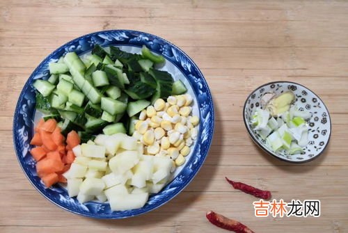 土豆切了变黑可以吃吗,土豆削皮后发黑可以吃吗