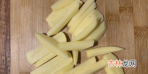 土豆切了变黑可以吃吗,土豆削皮后发黑可以吃吗