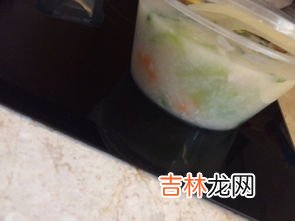 胶饭盒可以放在微波炉加热吗,胶盒子能不能放在微波炉里面加热吗