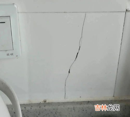 牙膏处理墙面裂缝小技巧,墙面瓷砖开裂如何处理 开裂的原因是什么